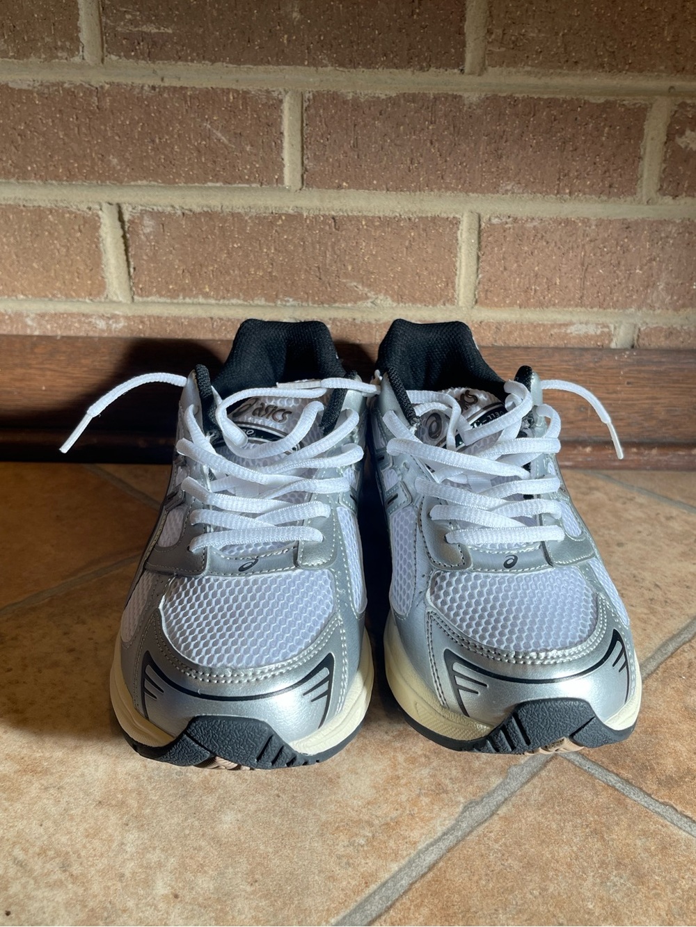 Asics White Silver Black Athletic Running Shoes - Picture 2 of 7